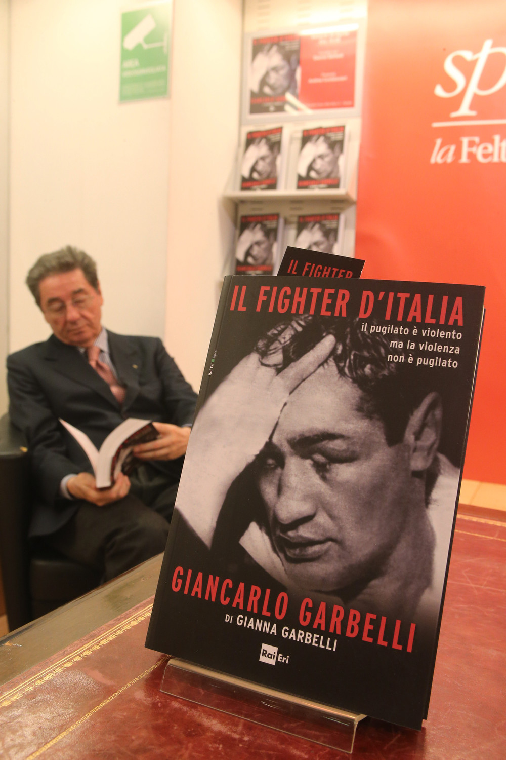 Gianna Garbelli presentazione libro il fighter d'Italia - feltrinelli